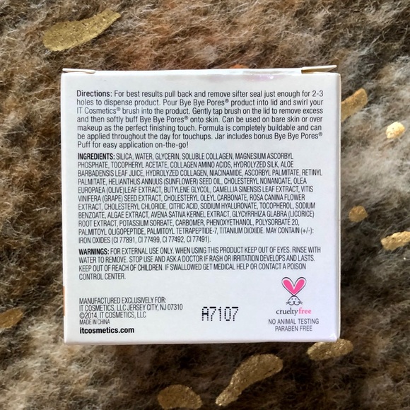 IT Cosmetics Bye Bye Pores Tinted Powder in Medium - Picture 4 of 8